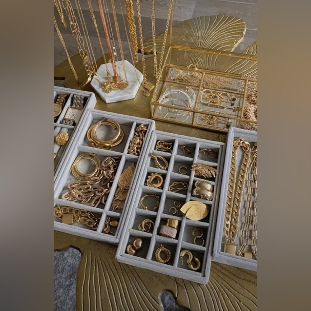 MYSTERY GOLD JEWELRY SET